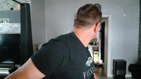 Snapshot of wirzwei8883 chatting on 06-04-26, 10:32 Dirty online show from 06-04-26, 10:32