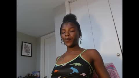 Snapshot of wishhwashy22 chatting on 05-17-26, 02:09 Chanel online show from 05-17-26, 02:09