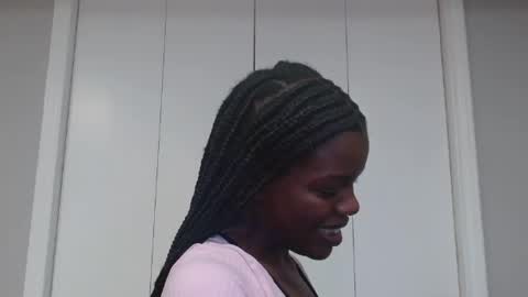 Snapshot of wishhwashy22 chatting on 06-18-26, 05:30 Chanel online show from 06-18-26, 05:30