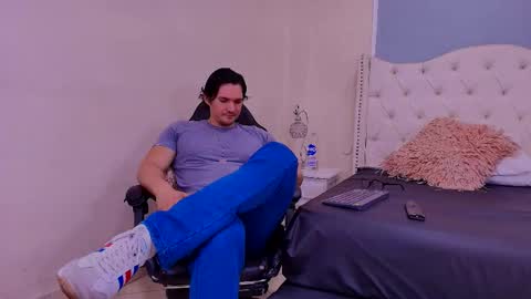 Snapshot of wiston_cox chatting on 03-20-26, 02:11 Wiston online show from 03-20-26, 02:11