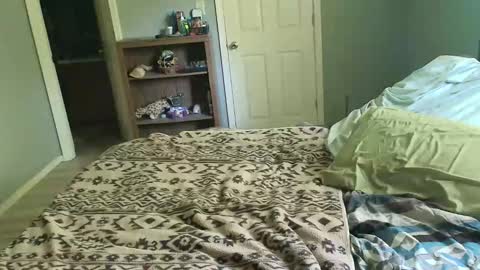 Snapshot of witchbitchmommy chatting on 05-01-26, 03:27 witchbitchmommy online show from 05-01-26, 03:27