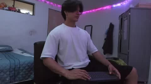 Snapshot of with_ken chatting on 04-02-26, 04:32 Ken online show from 04-02-26, 04:32