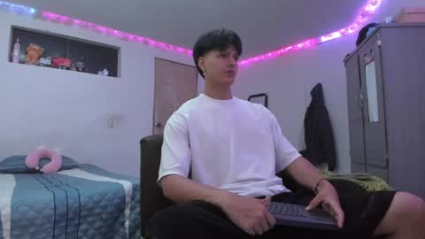 Snapshot of with_ken chatting on 04-08-26, 04:56 Ken online show from 04-08-26, 04:56