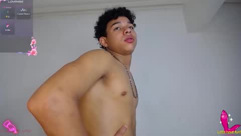 Snapshot of withoutlimitanal chatting on 09-14-25, 02:33 SEXY VALEN online show from 09-14-25, 02:33