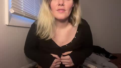 Snapshot of wldntulik2no chatting on 01-03-25, 10:19 Moth online show from 01-03-25, 10:19