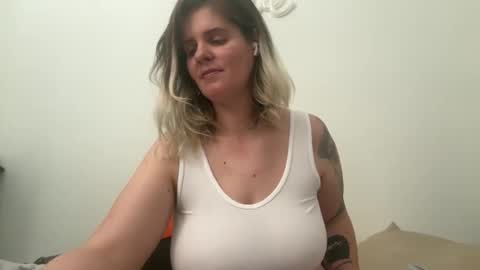 Snapshot of wldntulik2no chatting on 01-21-25, 08:32 Moth online show from 01-21-25, 08:32