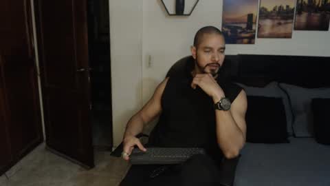 Snapshot of wncmodels chatting on 01-07-25, 01:38 Magnus Dark independent model online show from 01-07-25, 01:38