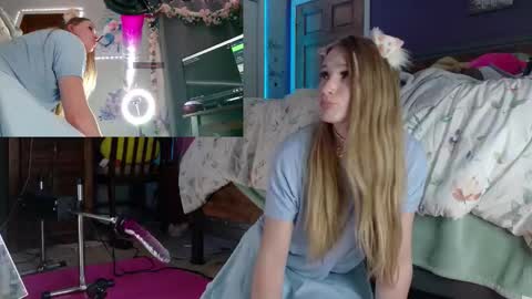 Snapshot of wolf_princess chatting on 11-15-25, 02:20 wolf_princess online show from 11-15-25, 02:20