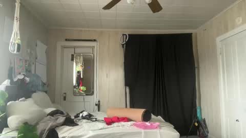 Snapshot of wolfblazer5 chatting on 02-20-25, 05:29 Wolfblazer online show from 02-20-25, 05:29