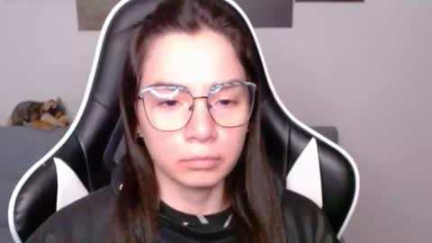 Snapshot of wolfs_daughter chatting on 04-18-26, 02:04 Alex online show from 04-18-26, 02:04