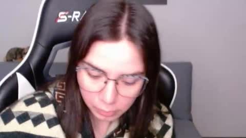 Snapshot of wolfs_daughter chatting on 04-21-26, 01:42 Alex online show from 04-21-26, 01:42