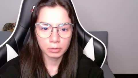 Snapshot of wolfs_daughter chatting on 04-23-26, 02:24 Alex online show from 04-23-26, 02:24