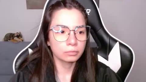 Snapshot of wolfs_daughter chatting on 04-25-26, 02:25 Alex online show from 04-25-26, 02:25
