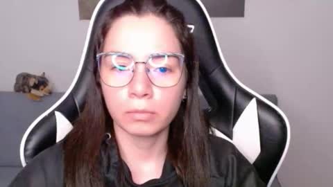 Snapshot of wolfs_daughter chatting on 05-06-26, 01:25 Alex online show from 05-06-26, 01:25