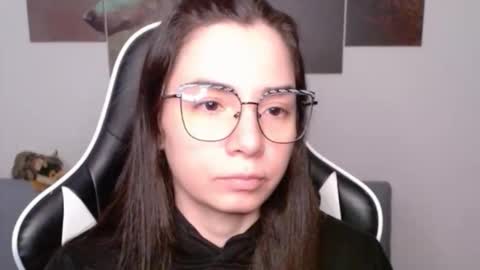 Snapshot of wolfs_daughter chatting on 05-10-26, 01:55 Alex online show from 05-10-26, 01:55