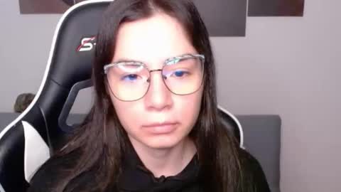 Snapshot of wolfs_daughter chatting on 05-12-26, 02:19 Alex online show from 05-12-26, 02:19