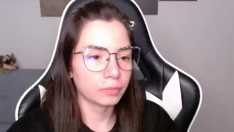 Snapshot of wolfs_daughter chatting on 05-15-26, 02:18 Alex online show from 05-15-26, 02:18