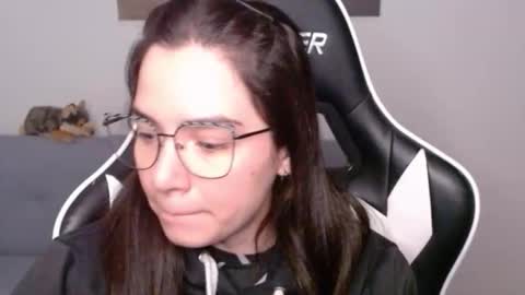 Snapshot of wolfs_daughter chatting on 05-18-26, 04:07 Alex online show from 05-18-26, 04:07