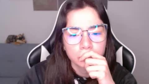 Snapshot of wolfs_daughter chatting on 05-19-26, 01:11 Alex online show from 05-19-26, 01:11