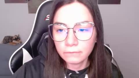 Snapshot of wolfs_daughter chatting on 05-20-26, 01:12 Alex online show from 05-20-26, 01:12