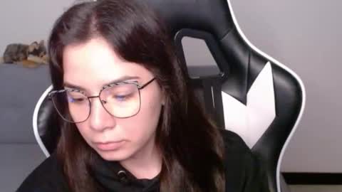Snapshot of wolfs_daughter chatting on 05-21-26, 04:08 Alex online show from 05-21-26, 04:08