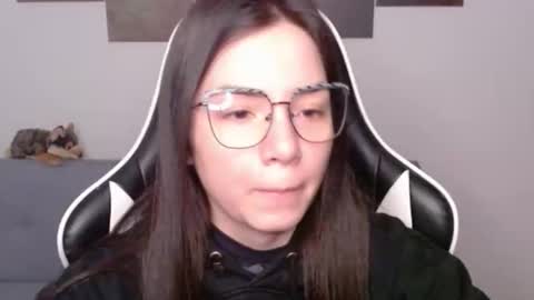 Snapshot of wolfs_daughter chatting on 05-22-26, 01:24 Alex online show from 05-22-26, 01:24