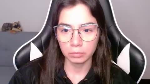 Snapshot of wolfs_daughter chatting on 05-23-26, 02:39 Alex online show from 05-23-26, 02:39
