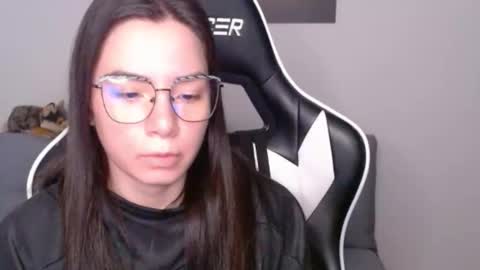 Snapshot of wolfs_daughter chatting on 05-25-26, 01:11 Alex online show from 05-25-26, 01:11
