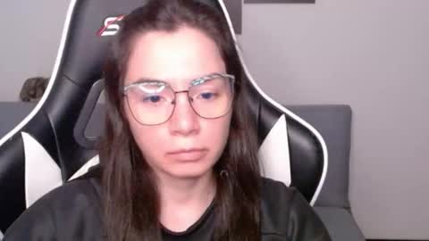 Snapshot of wolfs_daughter chatting on 05-26-26, 01:56 Alex online show from 05-26-26, 01:56