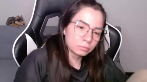 Snapshot of wolfs_daughter chatting on 05-28-26, 02:09 Alex online show from 05-28-26, 02:09