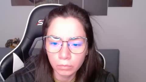 Snapshot of wolfs_daughter chatting on 06-01-26, 12:45 Alex online show from 06-01-26, 12:45