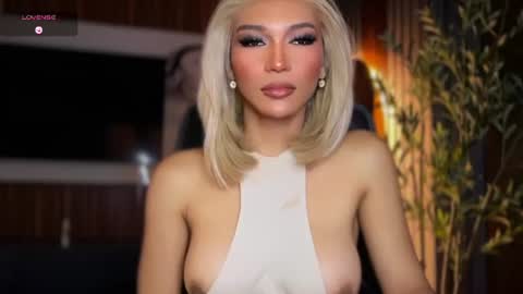 Snapshot of womanofyourdesire_ts chatting on 07-31-26, 02:33 Julia online show from 07-31-26, 02:33