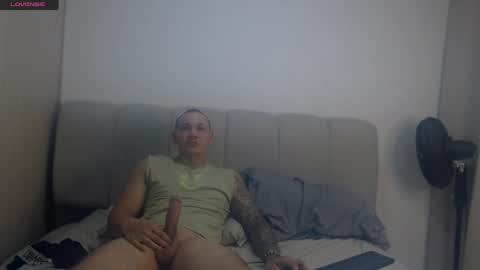 Snapshot of wondercouplexxx chatting on 05-07-26, 05:57 Sofia And Thomas online show from 05-07-26, 05:57