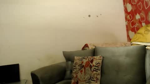 SHENIEL RODRIGUEZ online show from 12-17-24, 05:07