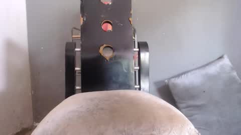 SHENIEL RODRIGUEZ online show from 11-18-25, 08:24