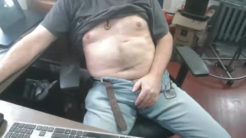 Snapshot of woodworker6473 chatting on 05-29-26, 01:53 woodworker6473 online show from 05-29-26, 01:53