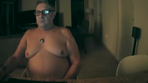 woodwurm and Snoeske online show from 11-15-25, 05:49