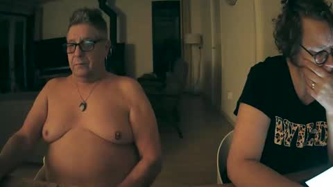 woodwurm and Snoeske online show from 12-14-25, 06:30