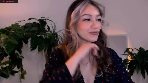 Snapshot of worldsbaby chatting on 09-14-25, 08:13 worldsbaby online show from 09-14-25, 08:13