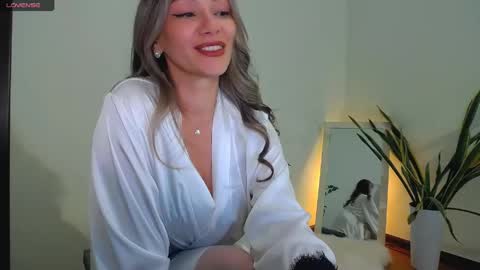 Snapshot of worldsbaby chatting on 05-20-26, 02:01 worldsbaby online show from 05-20-26, 02:01