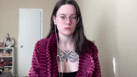 Snapshot of worship_lucina chatting on 01-07-25, 03:33 Lucina online show from 01-07-25, 03:33