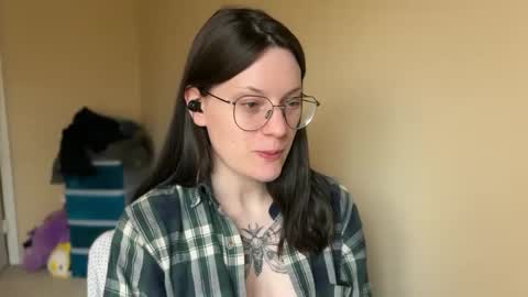 Snapshot of worship_lucina chatting on 02-19-25, 06:10 Lucina online show from 02-19-25, 06:10