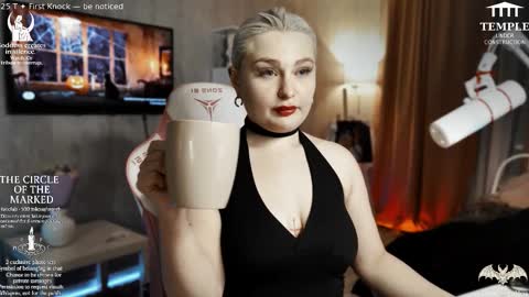 Snapshot of wounded_goddess chatting on 10-29-25, 05:36 Goddess Sophy online show from 10-29-25, 05:36