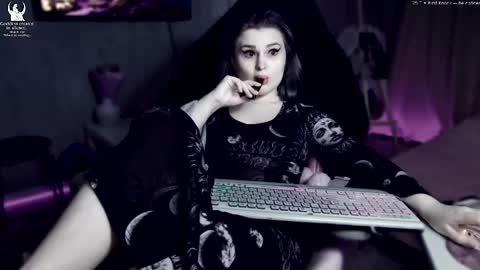 Snapshot of wounded_goddess chatting on 01-11-26, 06:18 Goddess Sophy online show from 01-11-26, 06:18