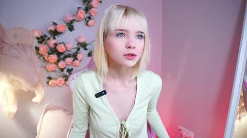 Snapshot of wow_angel chatting on 05-27-26, 05:48 wow_angel online show from 05-27-26, 05:48