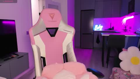 Emi online show from 10-28-25, 03:58