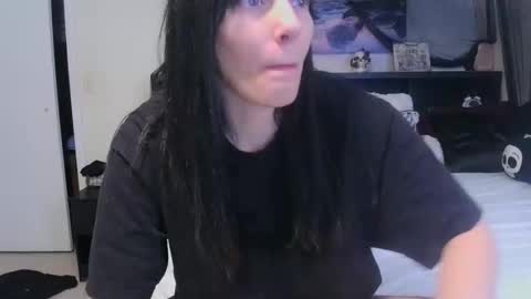 Snapshot of wrenleigh chatting on 04-22-26, 04:26 Crystal Lake online show from 04-22-26, 04:26