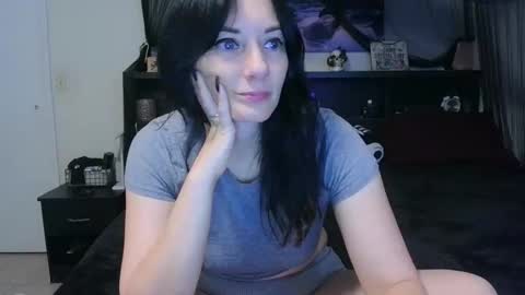 Snapshot of wrenleigh chatting on 04-26-26, 05:16 Crystal Lake online show from 04-26-26, 05:16