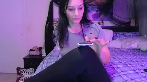 Snapshot of wrenleigh chatting on 05-21-26, 09:49 Crystal Lake online show from 05-21-26, 09:49