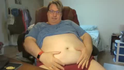 Snapshot of wrenval chatting on 12-20-24, 06:35 Wren Valentino online show from 12-20-24, 06:35